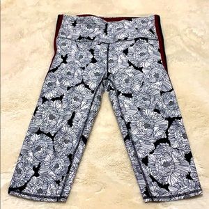 GapFit Eclipse Capri Floral Print Leggings. Medium